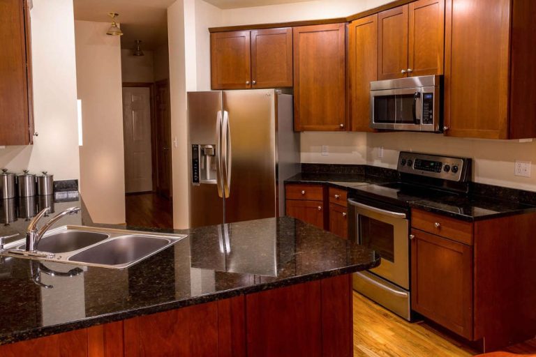 How To Clean Sticky Kitchen Cabinet Doors: Dos and Don’ts
