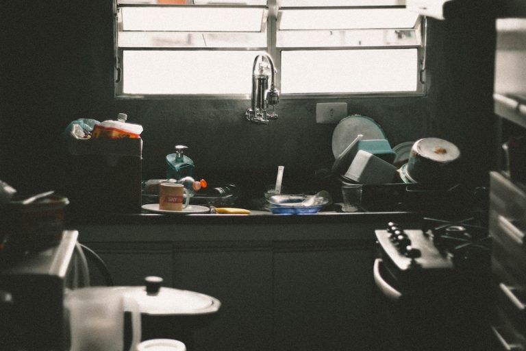 How Do You Care for Kitchen Cabinets From Grease and Oils?